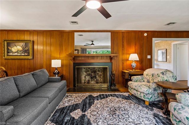 201 Robinhood RD, Franklin, VA 23851