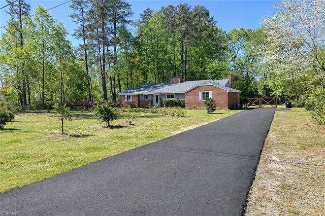 201 Robinhood RD, Franklin, VA 23851