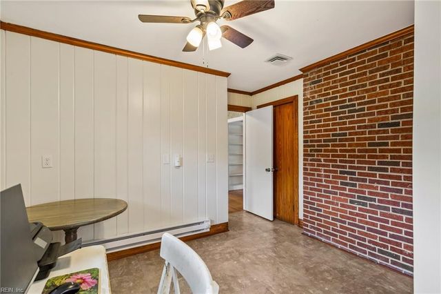 201 Robinhood RD, Franklin, VA 23851