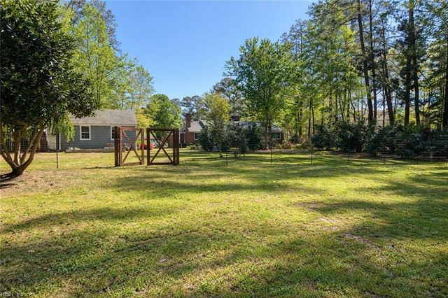 201 Robinhood RD, Franklin, VA 23851
