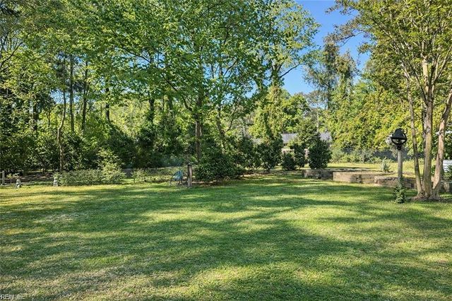 201 Robinhood RD, Franklin, VA 23851