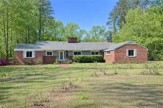 201 Robinhood RD, Franklin, VA 23851