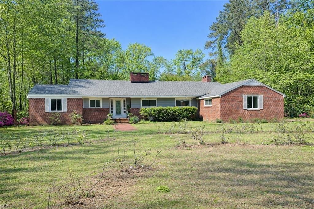 201 Robinhood RD, Franklin, VA 23851