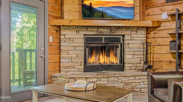 1727 Oakridge View Lane, Sevierville, TN 37876