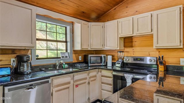 1727 Oakridge View Lane, Sevierville, TN 37876