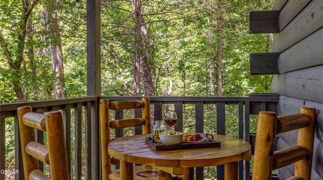 1727 Oakridge View Lane, Sevierville, TN 37876