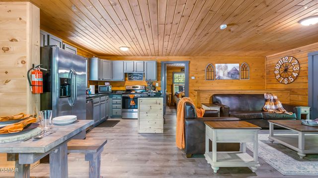 1727 Oakridge View Lane, Sevierville, TN 37876