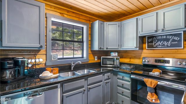 1727 Oakridge View Lane, Sevierville, TN 37876