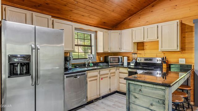 1727 Oakridge View Lane, Sevierville, TN 37876