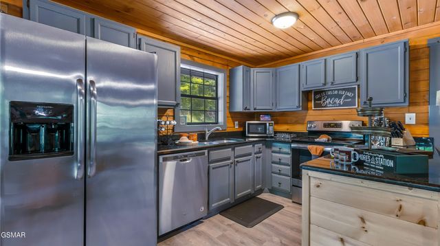 1727 Oakridge View Lane, Sevierville, TN 37876