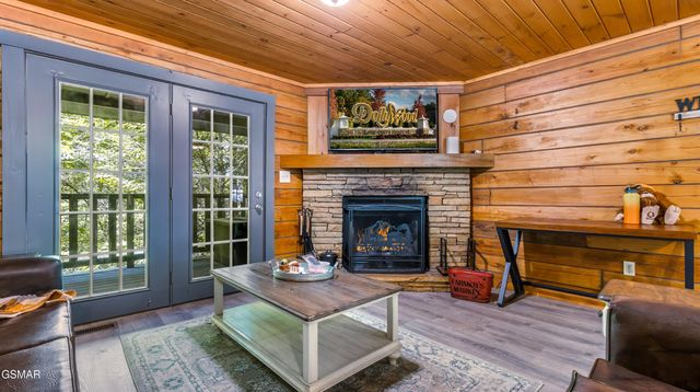 1727 Oakridge View Lane, Sevierville, TN 37876