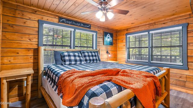 1727 Oakridge View Lane, Sevierville, TN 37876