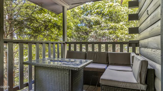 1727 Oakridge View Lane, Sevierville, TN 37876