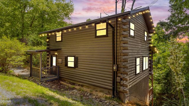 1727 Oakridge View Lane, Sevierville, TN 37876