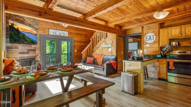 1727 Oakridge View Lane, Sevierville, TN 37876