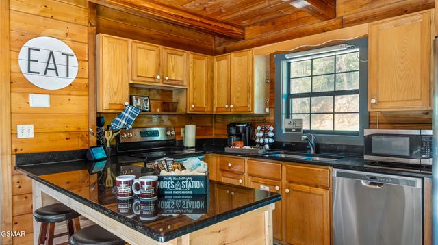 1727 Oakridge View Lane, Sevierville, TN 37876