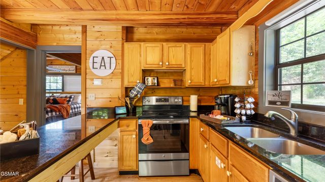 1727 Oakridge View Lane, Sevierville, TN 37876