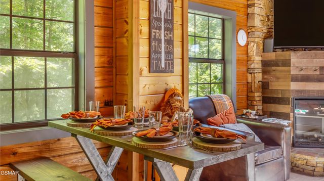 1727 Oakridge View Lane, Sevierville, TN 37876