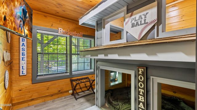 1727 Oakridge View Lane, Sevierville, TN 37876