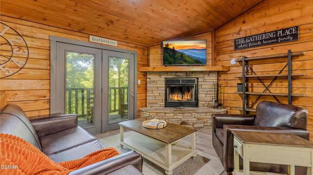 1727 Oakridge View Lane, Sevierville, TN 37876