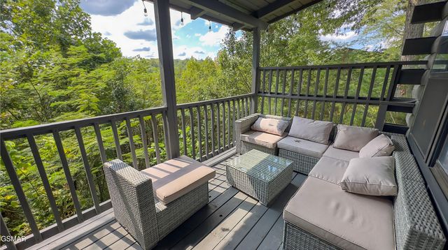 1727 Oakridge View Lane, Sevierville, TN 37876