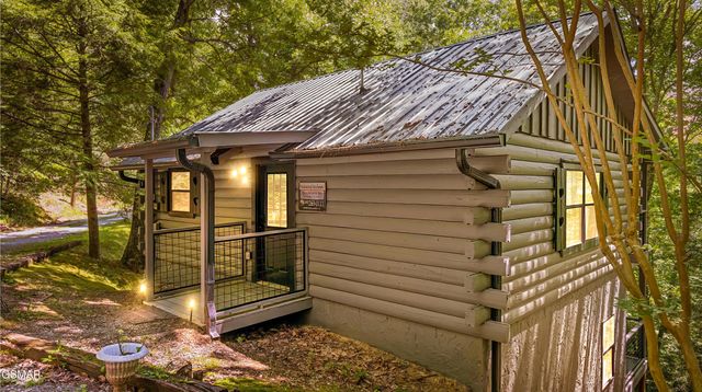 1727 Oakridge View Lane, Sevierville, TN 37876