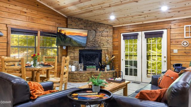 1727 Oakridge View Lane, Sevierville, TN 37876