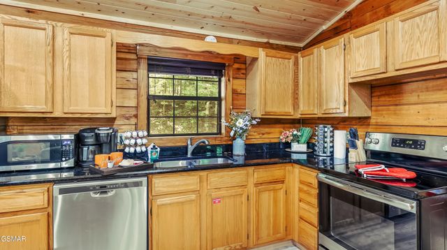 1727 Oakridge View Lane, Sevierville, TN 37876