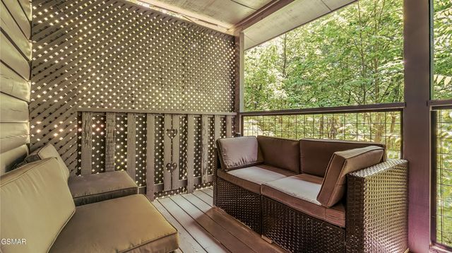 1727 Oakridge View Lane, Sevierville, TN 37876