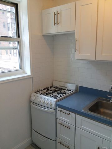 67-30 Clyde Street 3P, Forest Hills, NY 11375