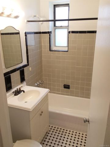 67-30 Clyde Street 3P, Forest Hills, NY 11375