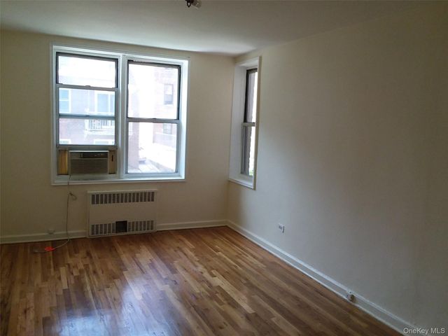 67-30 Clyde Street 3P, Forest Hills, NY 11375