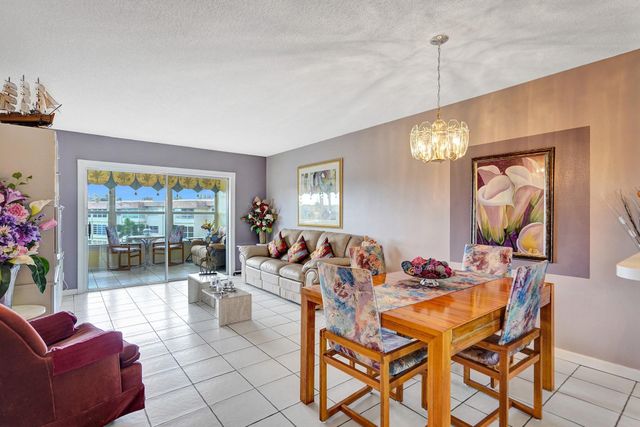 4800 NW 35th St 612, Lauderdale Lakes, FL 33319