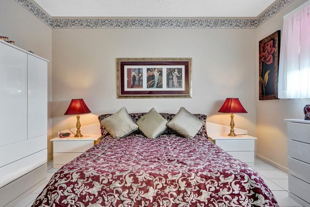 4800 NW 35th St 612, Lauderdale Lakes, FL 33319