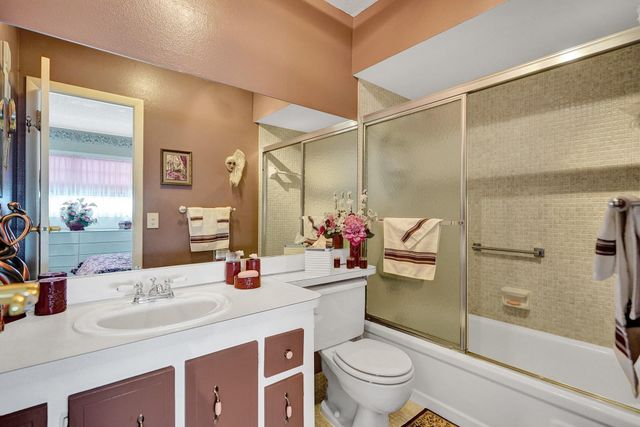 4800 NW 35th St 612, Lauderdale Lakes, FL 33319