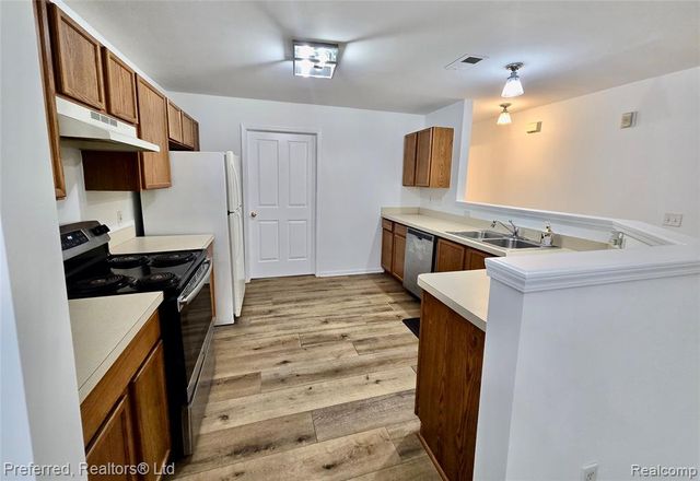 47865 Cardiff Avenue, Canton, MI 48188