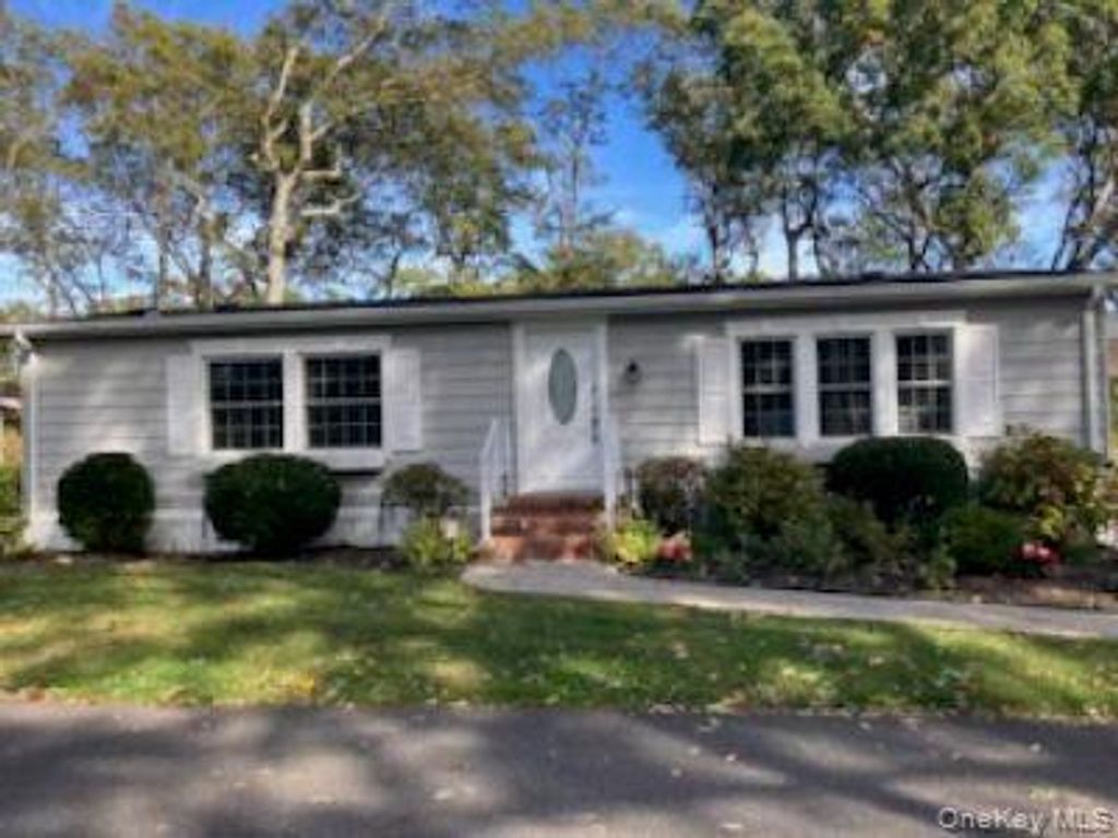 465 Old Country Road 465, Riverhead, NY 11901