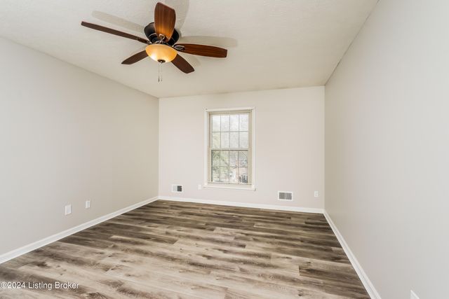 1222 Constitution Dr, Louisville, KY 40214