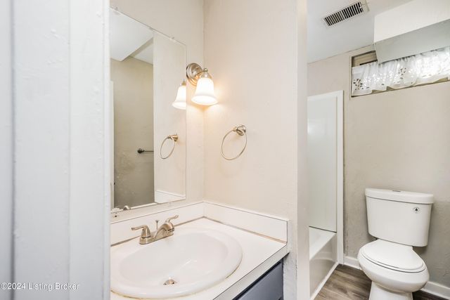 1222 Constitution Dr, Louisville, KY 40214