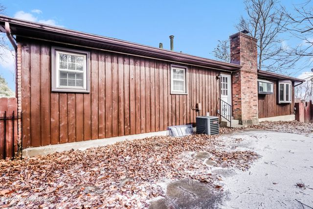 1222 Constitution Dr, Louisville, KY 40214