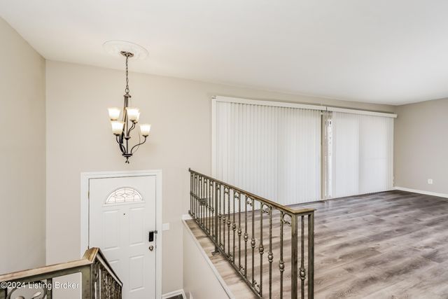 1222 Constitution Dr, Louisville, KY 40214