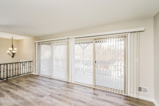 1222 Constitution Dr, Louisville, KY 40214