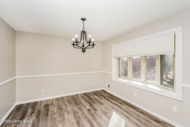 1222 Constitution Dr, Louisville, KY 40214