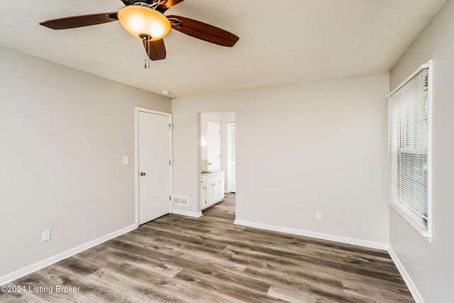 1222 Constitution Dr, Louisville, KY 40214