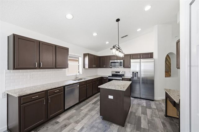 1047 BLUEGRASS DRIVE, Groveland, FL 34736