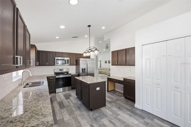 1047 BLUEGRASS DRIVE, Groveland, FL 34736