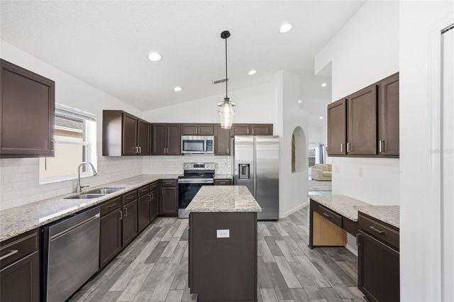 1047 BLUEGRASS DRIVE, Groveland, FL 34736