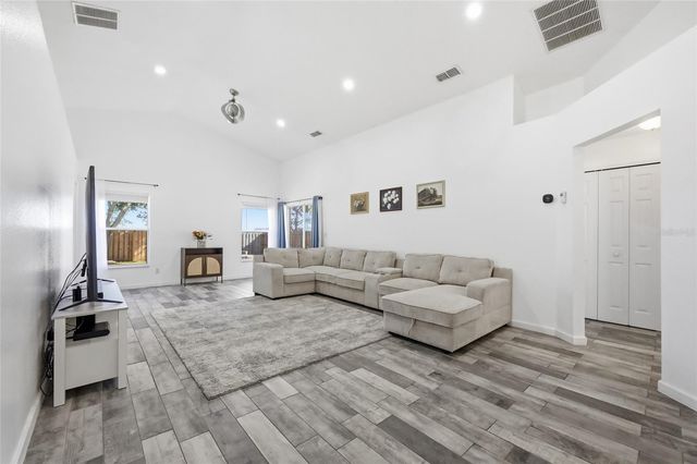 1047 BLUEGRASS DRIVE, Groveland, FL 34736