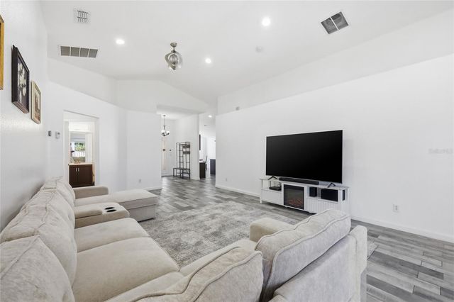 1047 BLUEGRASS DRIVE, Groveland, FL 34736