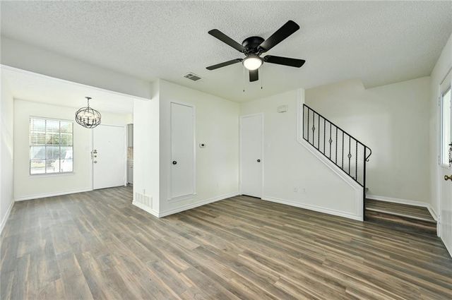 204 Northwest DR E, Round Rock, TX 78664